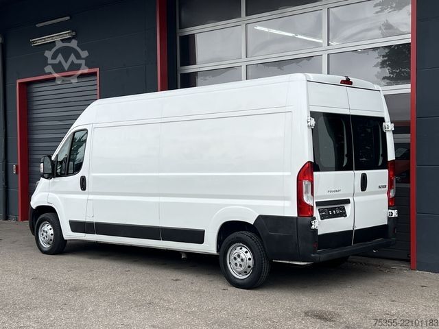 Dubă cu acoperiș înalt PEUGEOT Boxer L3H2 Pro BlueHDi Navi Kamera 3-Sitzer
