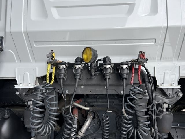 Tractor estándar IVECO S-WAY AS440S46 Intarder ACC-Tempomat LED