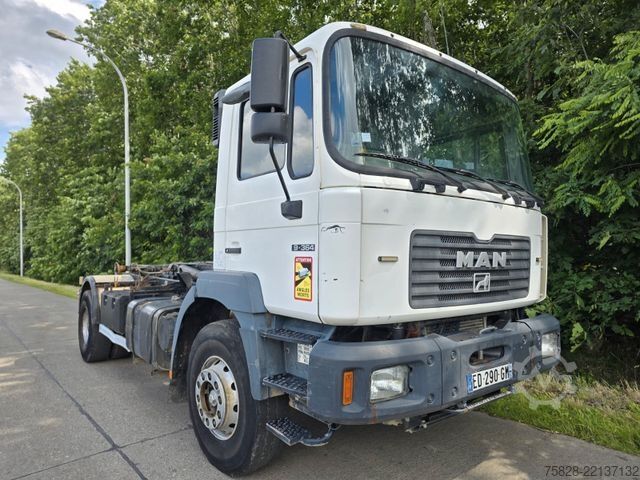 Haakarm vrachtwagen MAN 19.364 / Abrollkipper 14 Tonnen