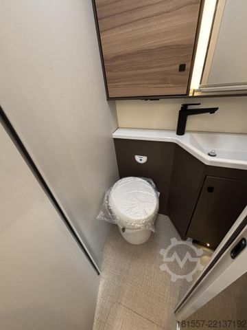 Autorulotă semi-integrată BÜRSTNER B66 TD IT 732 Halbjahreswagen, Automatik, SAT/TV