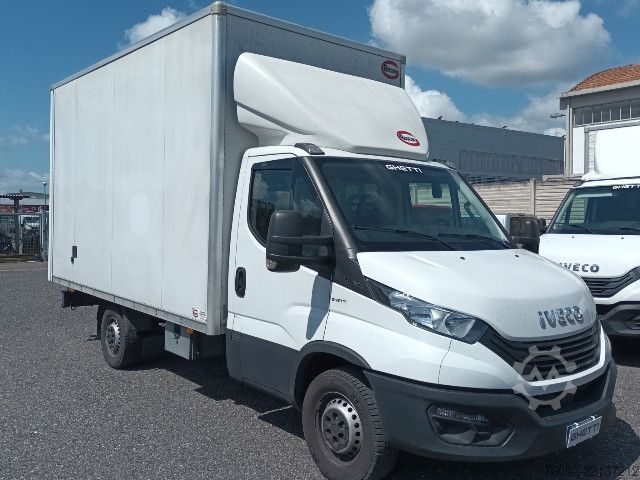 Autocamion cu caroserie tip cutie IVECO 35S16H