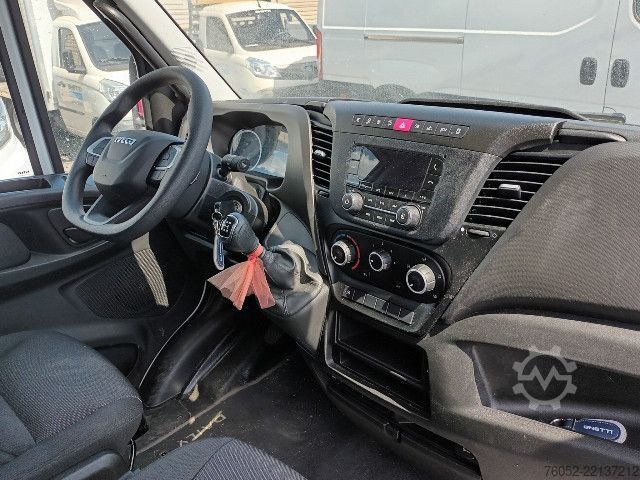 Autocamion cu caroserie tip cutie IVECO 35S16H