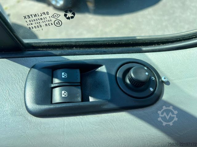 Dobozos furgon OPEL Vivaro Kasten L2H1*1.Hand*Klima*Dachträger*AHK*