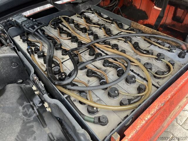 Elektrikli 3 tekerlekli forklift Linde E18-01