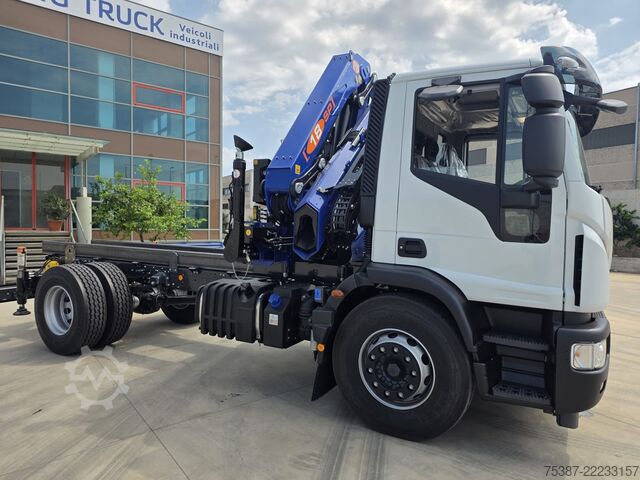 Teherautó alváz iveco 180e32k