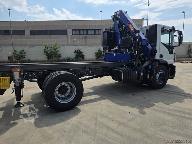 Teherautó alváz iveco 180e32k