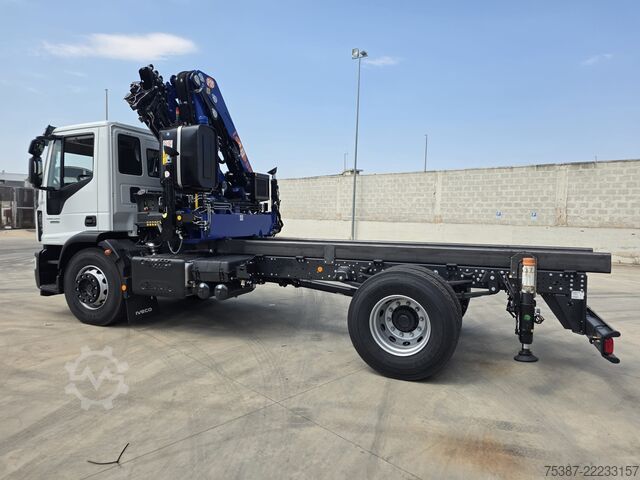 Teherautó alváz iveco 180e32k