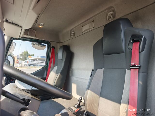 Camion cu platformă și prelată RENAULT 18.280 D WIDE