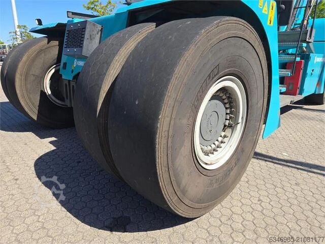 Reachtacker Konecranes SMV 4531 TC5