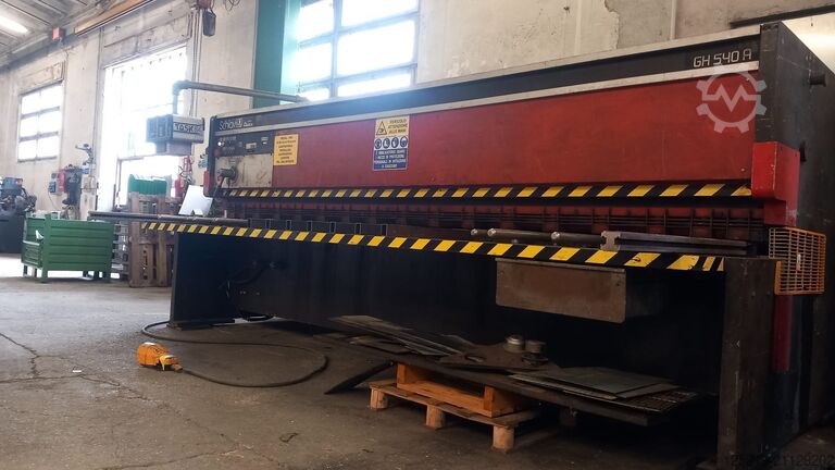 Hydraulic guillotine shear SCHIAVI-AMADA GH540A
