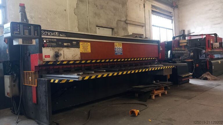 Hydraulic guillotine shear SCHIAVI-AMADA GH540A