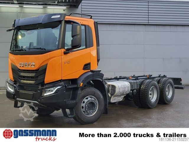 Abrollkipper Iveco X-Way AD300X42Z 6x4, Motorabtrieb