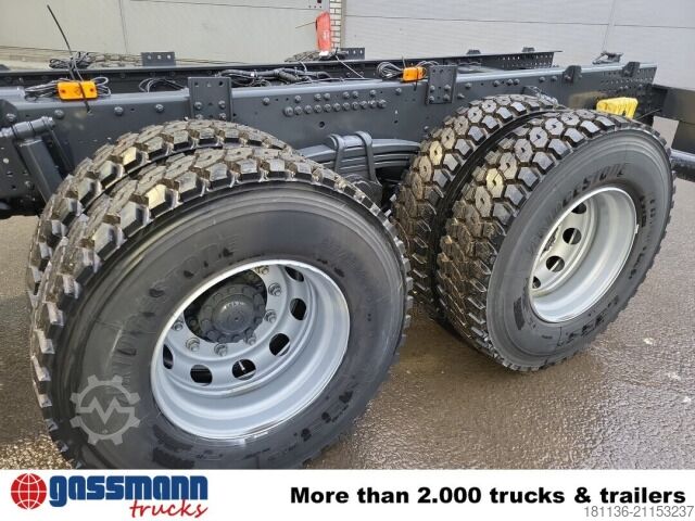 Abrollkipper Iveco X-Way AD300X42Z 6x4, Motorabtrieb