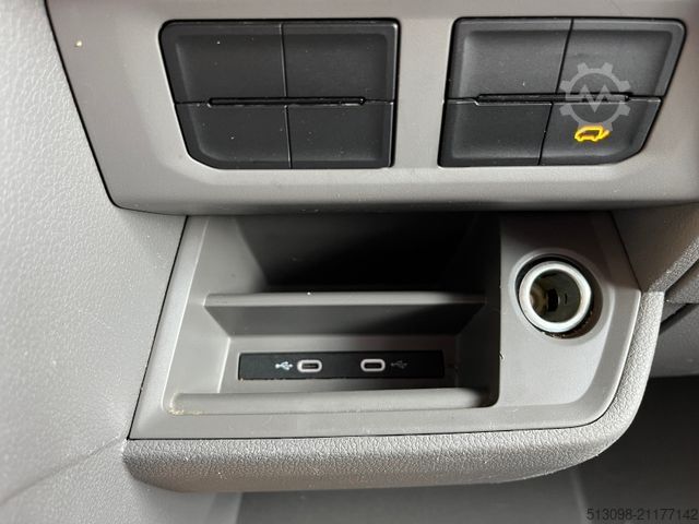 Furgon skrzyniowy VOLKSWAGEN CRAFTER KOFFER LBW+PORTALTÜR KAMERA KLIMA NAVI