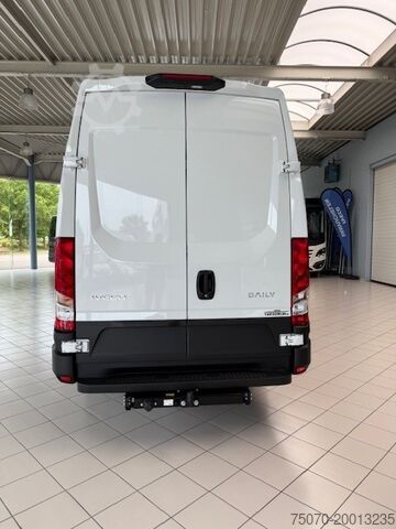 Furgon z podwyższonym dachem Iveco Daily