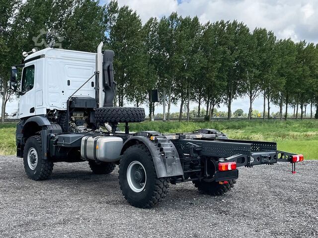 Chassis com cabina Mercedes-Benz Arocs 2033-A Chassis Cabin (2 units)