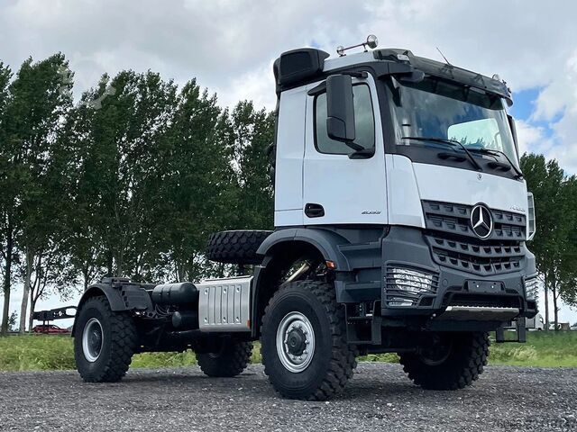 Chassis com cabina Mercedes-Benz Arocs 2033-A Chassis Cabin (2 units)