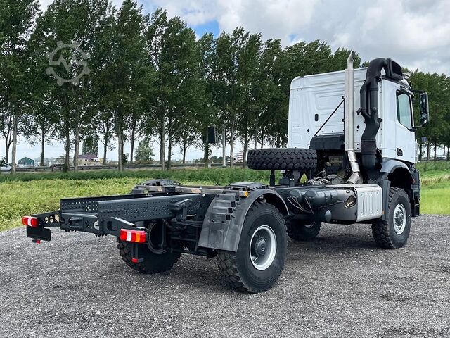 Chassis com cabina Mercedes-Benz Arocs 2033-A Chassis Cabin (2 units)