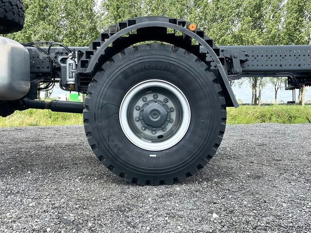 Chassis com cabina Mercedes-Benz Arocs 2033-A Chassis Cabin (2 units)