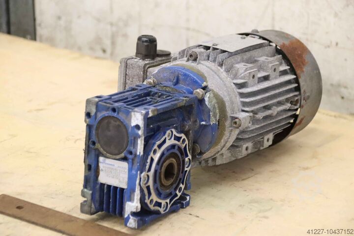Gear motor 0.55 kW 183 rpm Motovario NHRV/ 040 71C-4