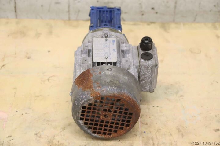 Gear motor 0.55 kW 183 rpm Motovario NHRV/ 040 71C-4