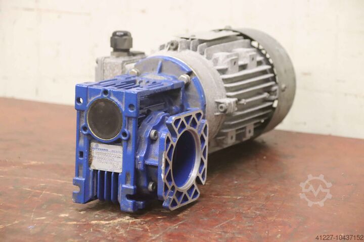 Gear motor 0.55 kW 183 rpm Motovario NHRV/ 040 71C-4