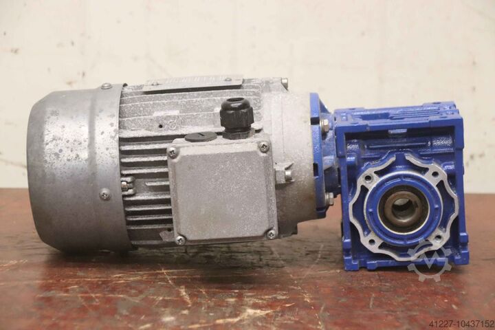 Gear motor 0.55 kW 183 rpm Motovario NHRV/ 040 71C-4