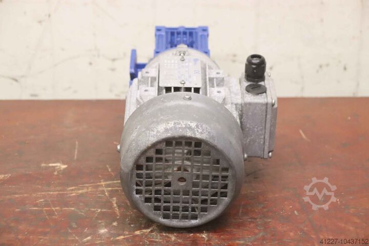 Gear motor 0.55 kW 183 rpm Motovario NHRV/ 040 71C-4