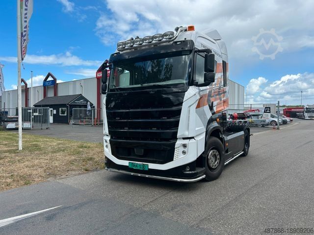 Standardowy ciągnik siodłowy  BMC Tugra 1846