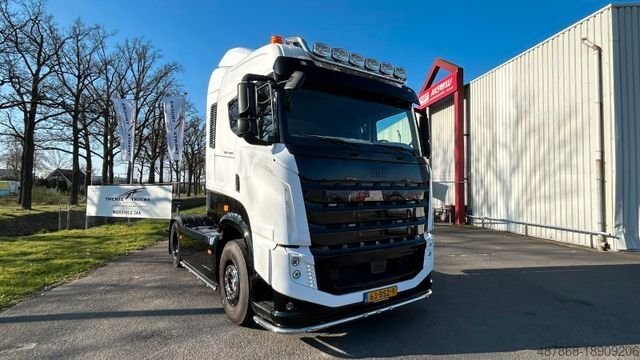 Standardowy ciągnik siodłowy  BMC Tugra 1846