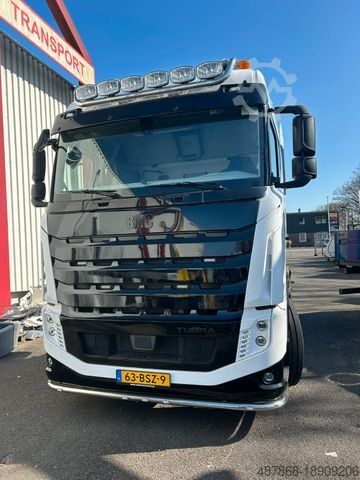 Standardowy ciągnik siodłowy  BMC Tugra 1846