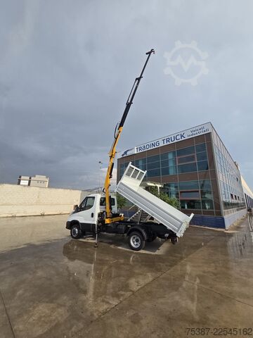 Trójstronna wywrotka Iveco 35C16