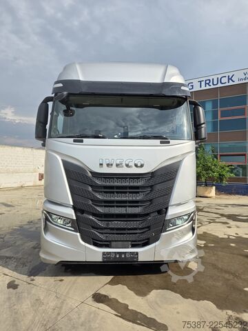 Kroklastbil iveco 260S48