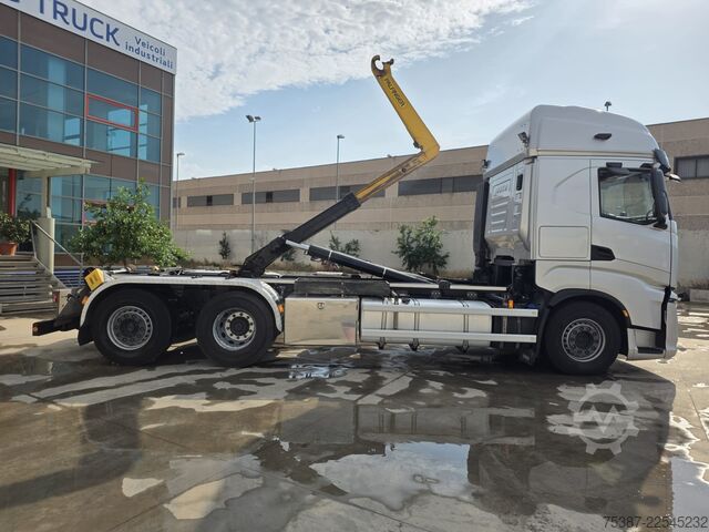 Kroklastbil iveco 260S48