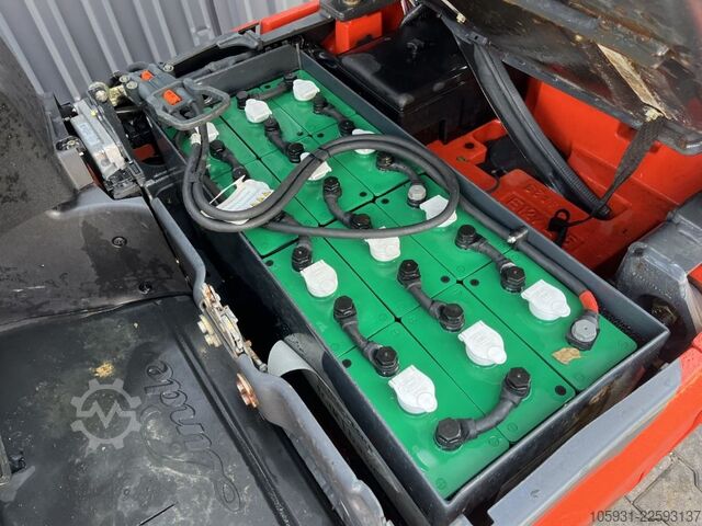 Stivuitor electric cu 3 roți Linde E12-02
