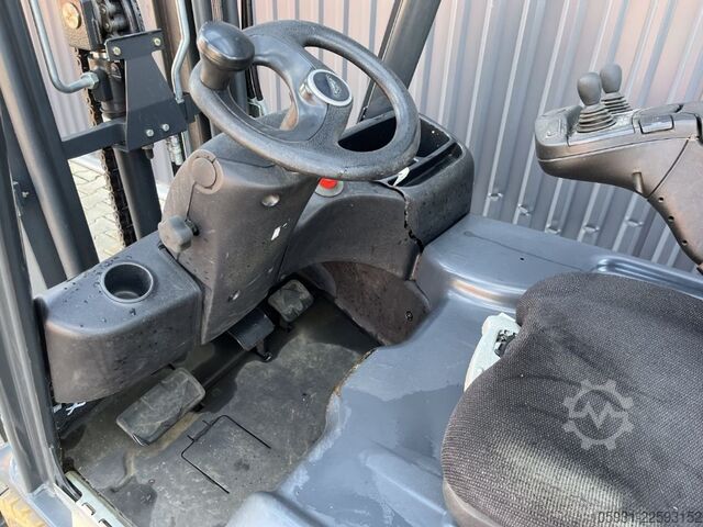 Chariot élévateur électrique à 3 roues Linde E16-02