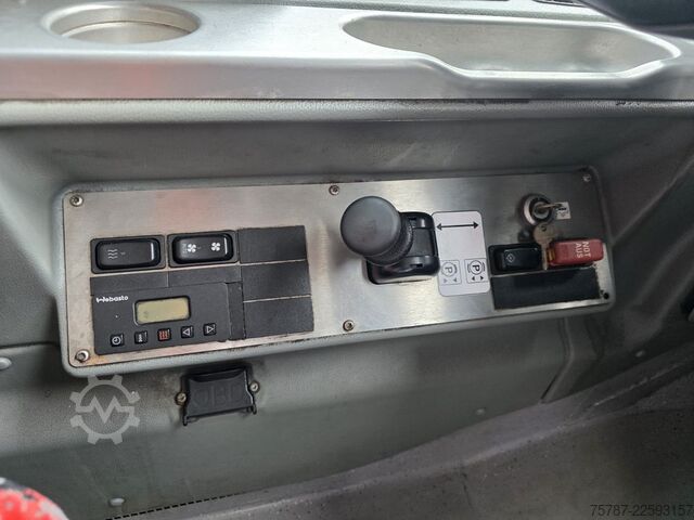 Autocar interurbain MERCEDES-BENZ LE 530 40+56+1+1