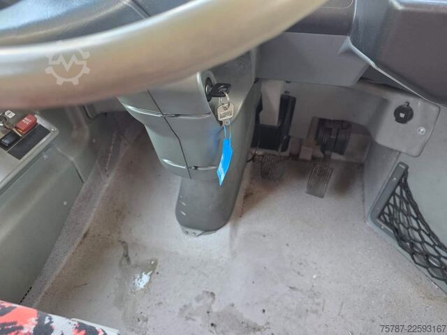 Autocar interurbain MERCEDES-BENZ LE 530  n40+56+1+1