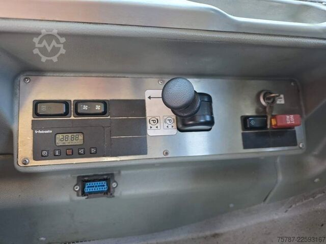 Autocar interurbain MERCEDES-BENZ LE 530  n40+56+1+1