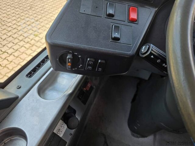 Autocar interurbain MERCEDES-BENZ LE 530  n40+56+1+1