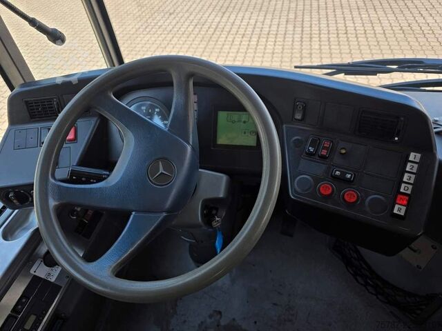 Autocar interurbain MERCEDES-BENZ LE 530  n40+56+1+1