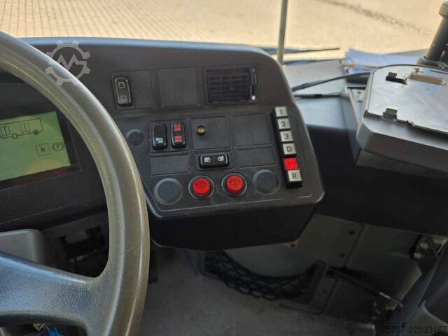 Autocar interurbain MERCEDES-BENZ LE 530  n40+56+1+1