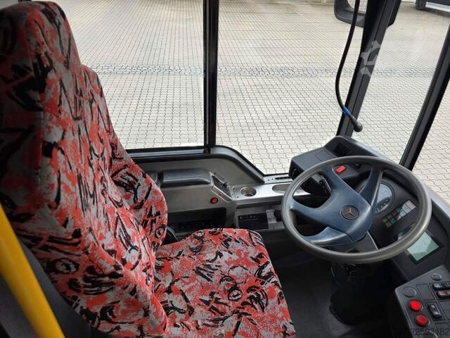 Autocar interurbain MERCEDES-BENZ LE 530 40+56+1+1