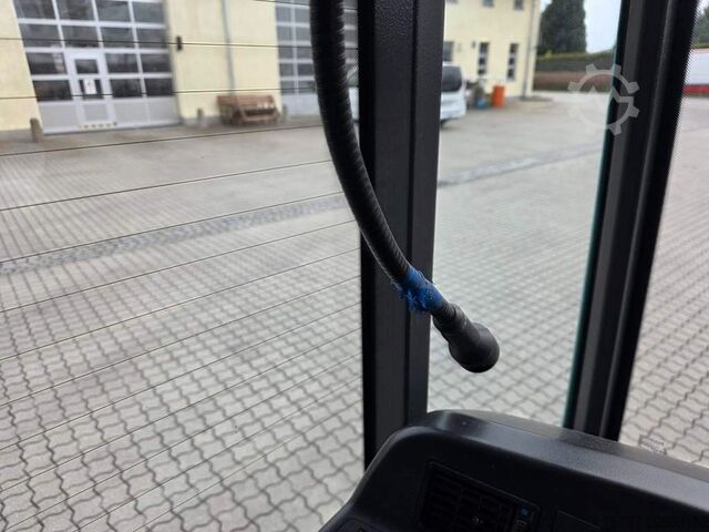 Autocar interurbain MERCEDES-BENZ LE 530 40+56+1+1