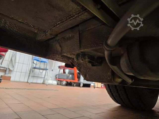 Autocar interurbain MERCEDES-BENZ LE 530 40+56+1+1