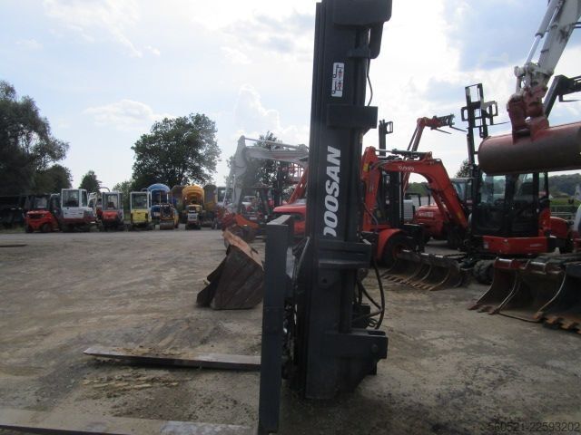 Triple Doosan Triplex-Freihub-Hubmast mit Zinkenversteller und S