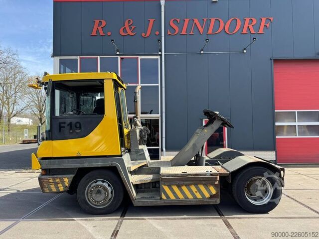 Terminál traktor Terberg RT 283