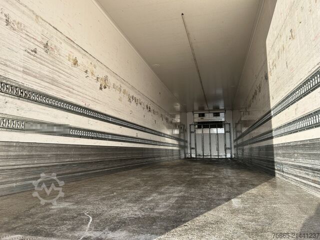 Chladírenská/mrazírenská přeprava Schmitz Cargobull / SOR Iberica / Carrier Vector 1550 Reefer / Fr...