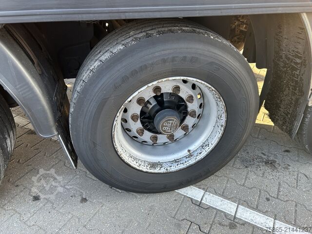 Chladírenská/mrazírenská přeprava Schmitz Cargobull / SOR Iberica / Carrier Vector 1550 Reefer / Fr...