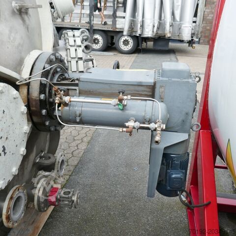 Cuve sous pression de 5850 litres chauffable/refroidissable, Aisi 316 avec agitateur à pales. Kleiser und Lösch 9929